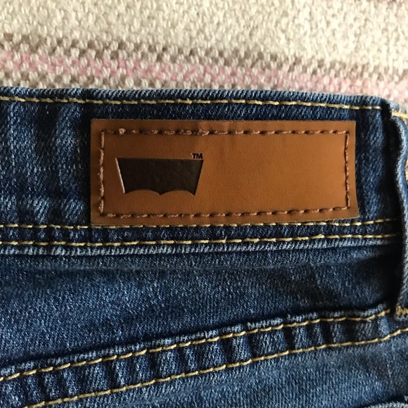 Levi’s Low Rise Bootcut Jeans - Picture 8 of 8